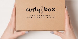 Beitragsbild des Blogbeitrags CURLY BOX – Die erste Haarpflegebox im deutschsprachigen Raum