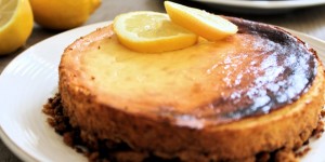 Beitragsbild des Blogbeitrags Zitronen-Cheesecake mit Knusperboden