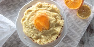Beitragsbild des Blogbeitrags Honigkuchen mit Orangencreme 