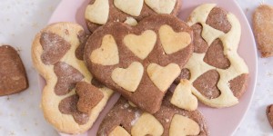 Beitragsbild des Blogbeitrags Zweifarbige Herzkekse | Weihnachtsbäckerei