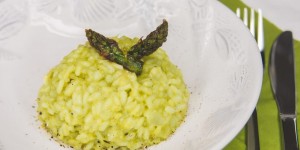 Beitragsbild des Blogbeitrags Klassisches Spargelrisotto 