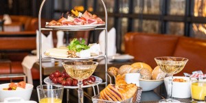 Beitragsbild des Blogbeitrags Brunch im Émile Restaurant | Hilton Vienna Plaza 