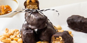 Beitragsbild des Blogbeitrags Gesunde Snickers | Fast wie das Original