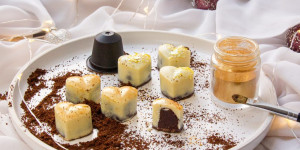 Beitragsbild des Blogbeitrags Edle Cappuccino Pralinen | Easy Peasy Weihnachtsbäckerei
