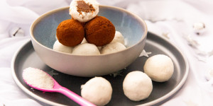 Beitragsbild des Blogbeitrags Bounty Praliné-Balls | Easy Peasy Weihnachtsbäckerei