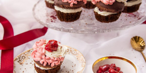 Beitragsbild des Blogbeitrags Schwarzwälder Kirsch Cupcakes | Easy Peasy Zuckerbäckerei