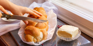 Beitragsbild des Blogbeitrags Allerheiligenstriezel | Easy Peasy österreichische Zuckerbäckerei