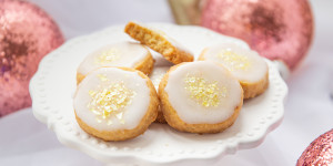 Beitragsbild des Blogbeitrags Orangen Christmas Shortbread Cookies | Easy Peasy Weihnachtsbäckerei