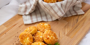 Beitragsbild des Blogbeitrags Käse Pogatscherl | Das ungarische Kleingebäck – Easy Peasy Bäckerei 
