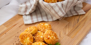 Beitragsbild des Blogbeitrags Käse Pogatscherl | Das ungarische Kleingebäck – Easy Peasy Bäckerei