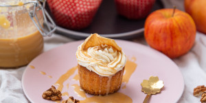 Beitragsbild des Blogbeitrags Apfelmus Cupcakes mit Zimtcreme | Easy Peasy Zuckerbäckerei