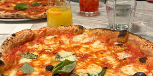 Beitragsbild des Blogbeitrags Neapolitanische Pizza in Wien | 10 Top Restaurants to eat out