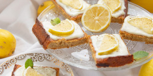 Beitragsbild des Blogbeitrags Low Carb Lemonies mit Frischkäse-Frosting | Easy Peasy Zuckerbäckerei