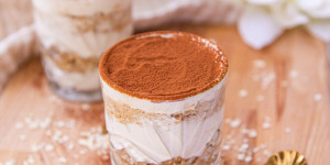 Beitragsbild des Blogbeitrags Haferflocken-Tiramisu – Tiramisu Overnight Oats | Easy Peasy Rezept 