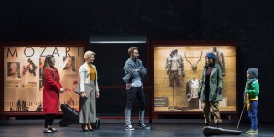 Beitragsbild des Blogbeitrags „Meine Stille Nacht“ – Broadway-Atmosphäre in der Felsenreitschule