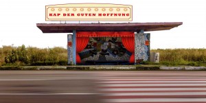 Beitragsbild des Blogbeitrags „Intakte Bewohner desolater Städte“ – ein groteskes Panoptikum