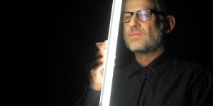 Beitragsbild des Blogbeitrags „unter_Grund“ – zwei verzweifelte Kellermenschen 