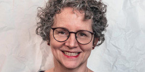 Beitragsbild des Blogbeitrags Stephanie Schuster: Die Wunderfrauen – Freiheit im Angebot