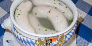 Beitragsbild des Blogbeitrags Wurst – Speise, Personenbezeichnung und Gleichgültigkeit