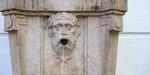 Beitragsbild des Blogbeitrags Gedenkbrunnen Kaigasse | Salzburg