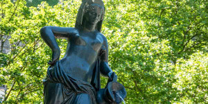 Beitragsbild des Blogbeitrags Der Salzachweiberl-Brunnen | Salzburg
