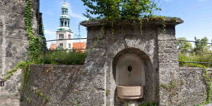 Beitragsbild des Blogbeitrags Der Monikapforte-Brunnen | Salzburg