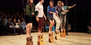 Beitragsbild des Blogbeitrags „Les Dodos“ – Die mit den Gitarren tanzen