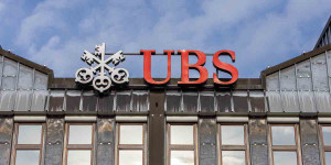 Beitragsbild des Blogbeitrags Stopp Investitionen in Atombomben und Kriegsmaterial