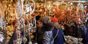 Beitragsbild des Blogbeitrags Zwischen Weihnachtsfeeling und Konsumrausch
