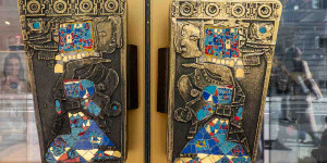 Beitragsbild des Blogbeitrags Güldene Jugendstil Türgriffe