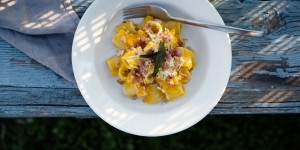 Beitragsbild des Blogbeitrags Nostalgietrip: Pasta mit Kürbis und Amaretti 