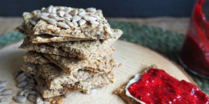 Beitragsbild des Blogbeitrags Thema Brot! Und mein Lieblingsrezept für selbstgemachtes Knäckebrot