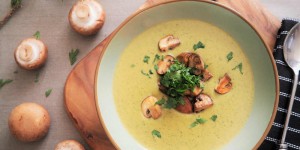 Beitragsbild des Blogbeitrags Cremige Champignonsuppe