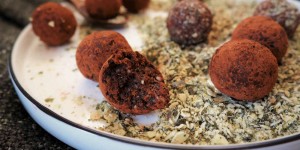 Beitragsbild des Blogbeitrags Lebkuchen-Energiekugeln – Ein gesunder, süßer Weihnachtssnack