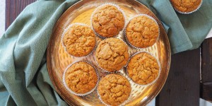 Beitragsbild des Blogbeitrags Zeit zum Naschen! Gesunde Apfel-Karotten-Muffins 