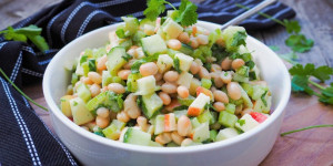 Beitragsbild des Blogbeitrags Weltbester Bohnensalat – Vegan, gesund und lecker 