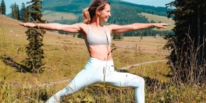 Beitragsbild des Blogbeitrags AlmMeditation trifft AlmYoga – Grünkraft tanken beim Pierer