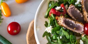 Beitragsbild des Blogbeitrags Kartoffel-Feta Sommersalat mit Teriyaki-Thunfisch 