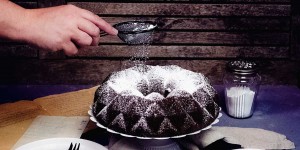 Beitragsbild des Blogbeitrags Der Instant-Kakao-Kuchen aus unserer Kindheit