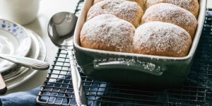 Beitragsbild des Blogbeitrags Buchteln mit Vanillesauce