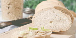 Beitragsbild des Blogbeitrags Mandel-Lauch-Aufstrich (vegan)