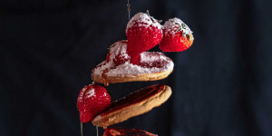 Beitragsbild des Blogbeitrags Wie du fliegende vegane Pancakes machst