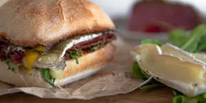 Beitragsbild des Blogbeitrags Warmes Pastrami Sandwich