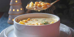 Beitragsbild des Blogbeitrags Corn Chowder mit Hühnchen – wohlige Herbstsuppe 