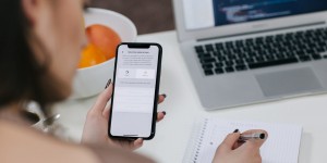 Beitragsbild des Blogbeitrags Unwiderstehliche Website-Texte schreiben: 5 wichtige Kriterien