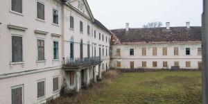 Beitragsbild des Blogbeitrags Verlassenes Schloss bei Wien