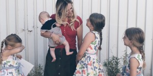 Beitragsbild des Blogbeitrags Ein halbes Jahr Vierfach-Mama und warum Babies entzückend sein MÜSSEN 