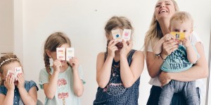 Beitragsbild des Blogbeitrags Reisen mit (vier) Kindern – meine Hacks