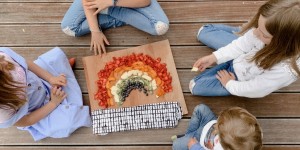 Beitragsbild des Blogbeitrags Das Regenbogen-Obst: Stressbefreit und köstlich
