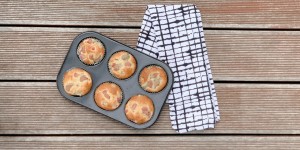 Beitragsbild des Blogbeitrags Kinderleichte Rhabarber Muffins mit Dinkelmehl